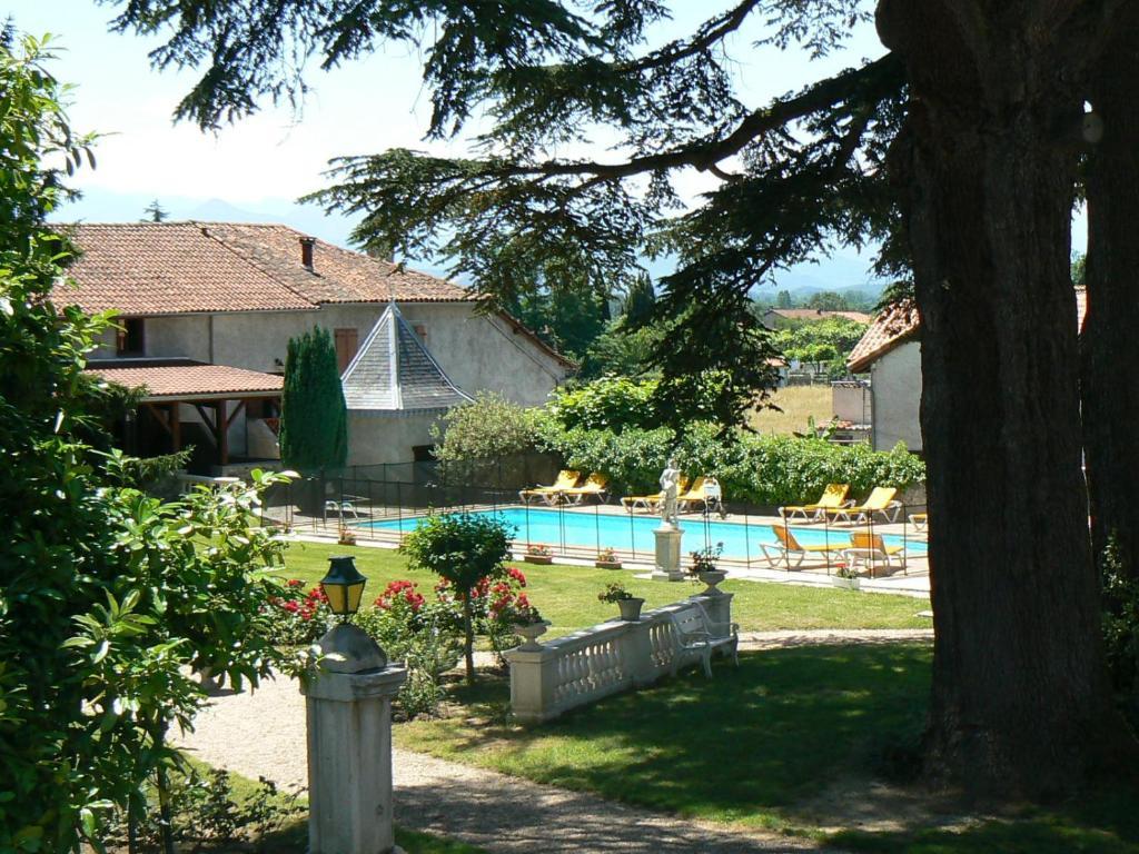 Hostellerie Des Cedres Villeneuve-de-Rivière Екстериор снимка