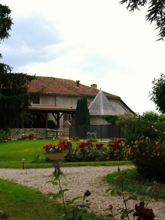 Hostellerie Des Cedres Villeneuve-de-Rivière Екстериор снимка