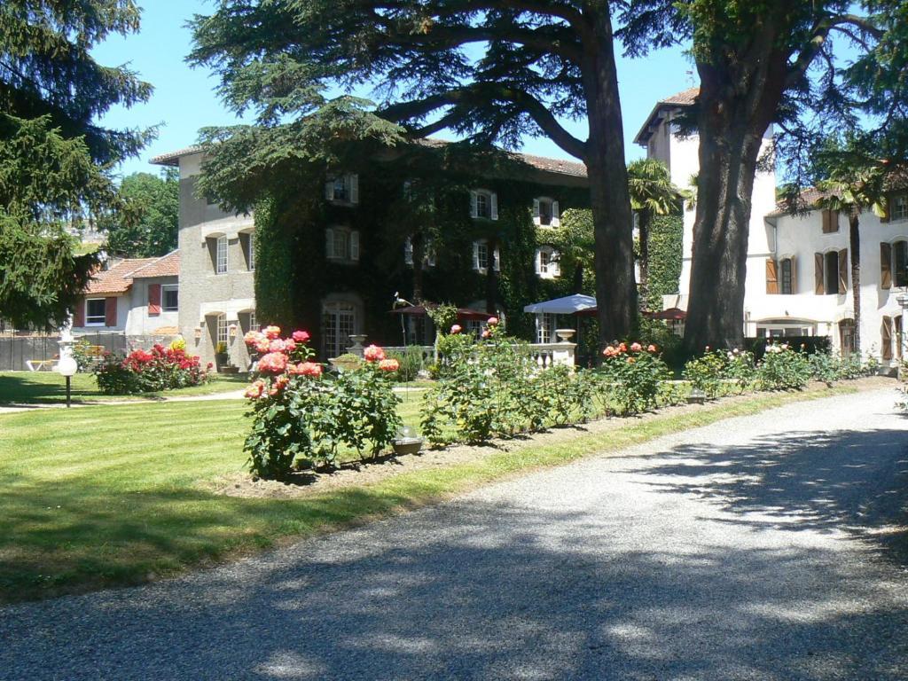 Hostellerie Des Cedres Villeneuve-de-Rivière Екстериор снимка